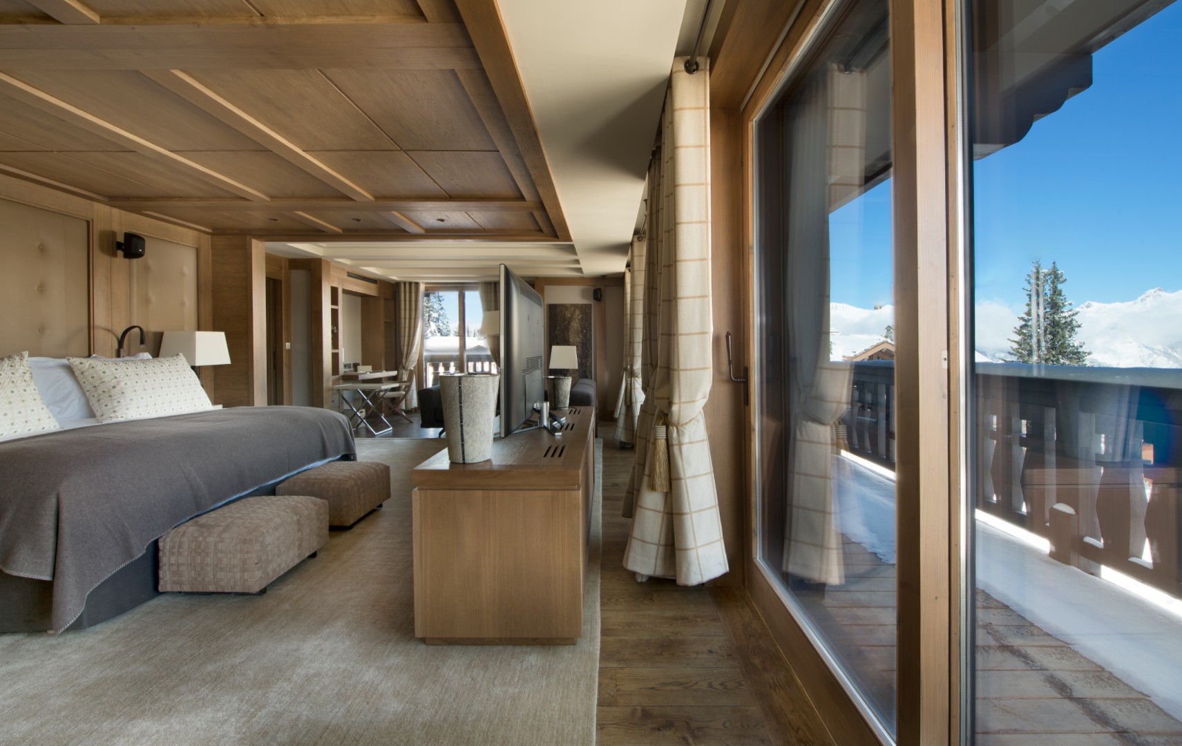 luxury-ski-chalets-courchevel-1850-oxford-ski-company-edelweiss (18).jpg