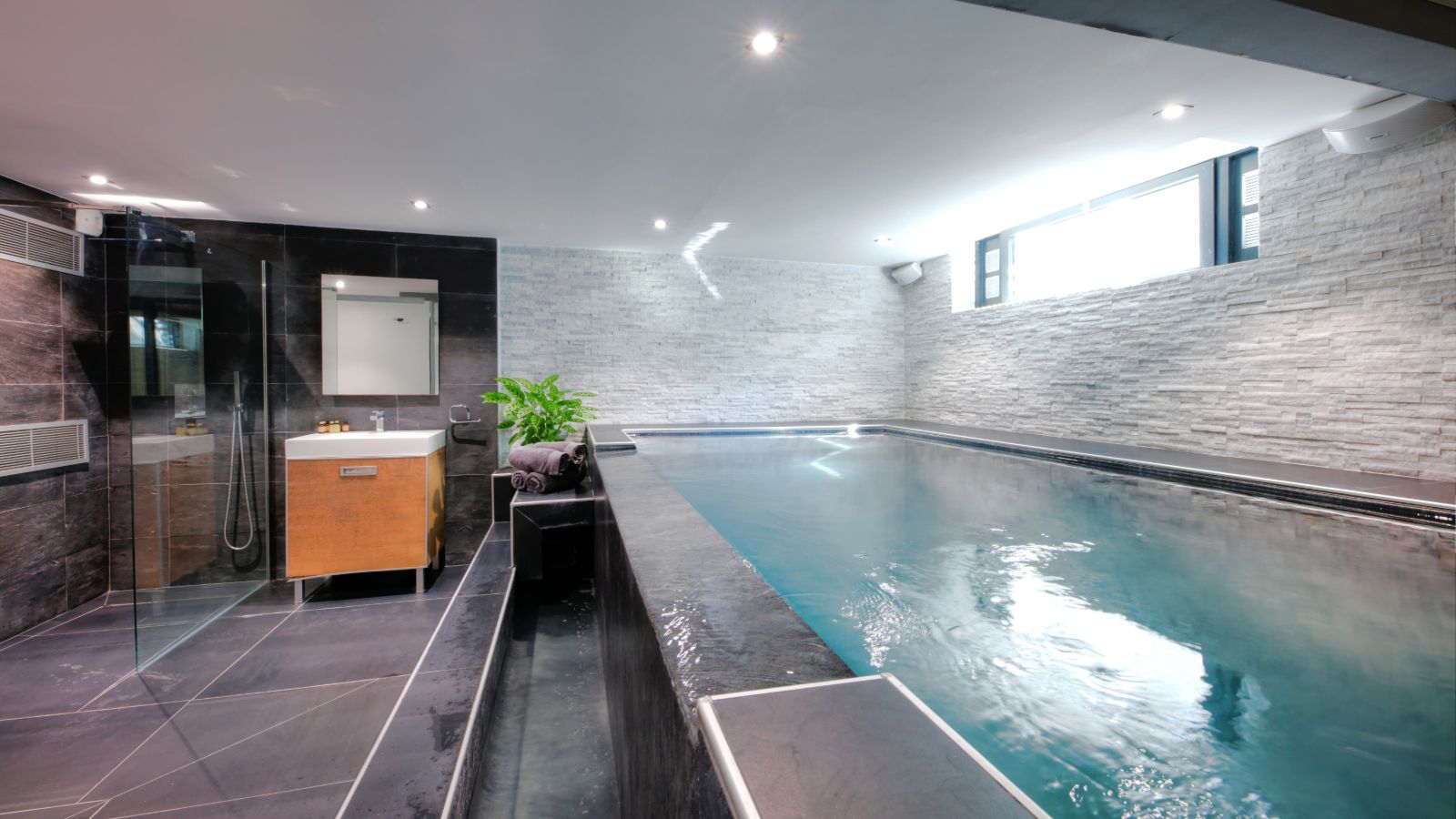 Luxury-ski-chalet-Chamonix-Chalet-Elevation-Oxford-Ski-Swimming-Pool.jpg