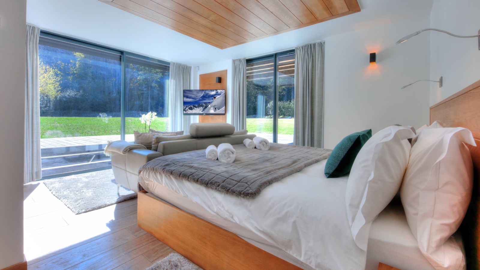 Luxury-ski-chalet-Chamonix-Chalet-Elevation-Oxford-Ski-Bedroom (1).jpg