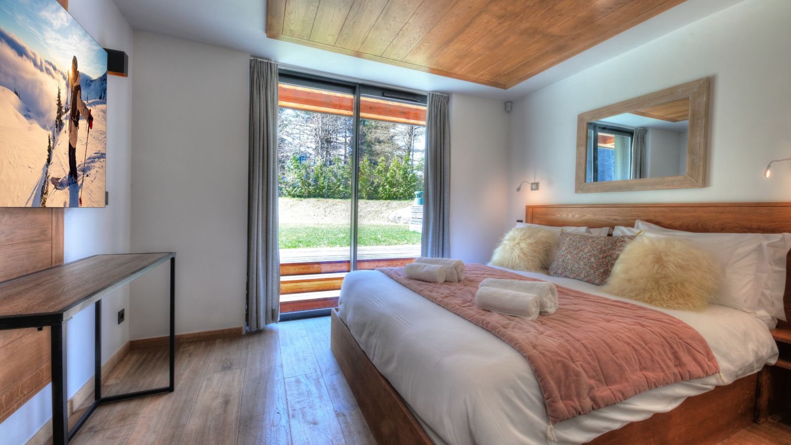 Luxury-ski-chalet-Chamonix-Chalet-Elevation-Oxford-Ski-Bedroom (3).jpg