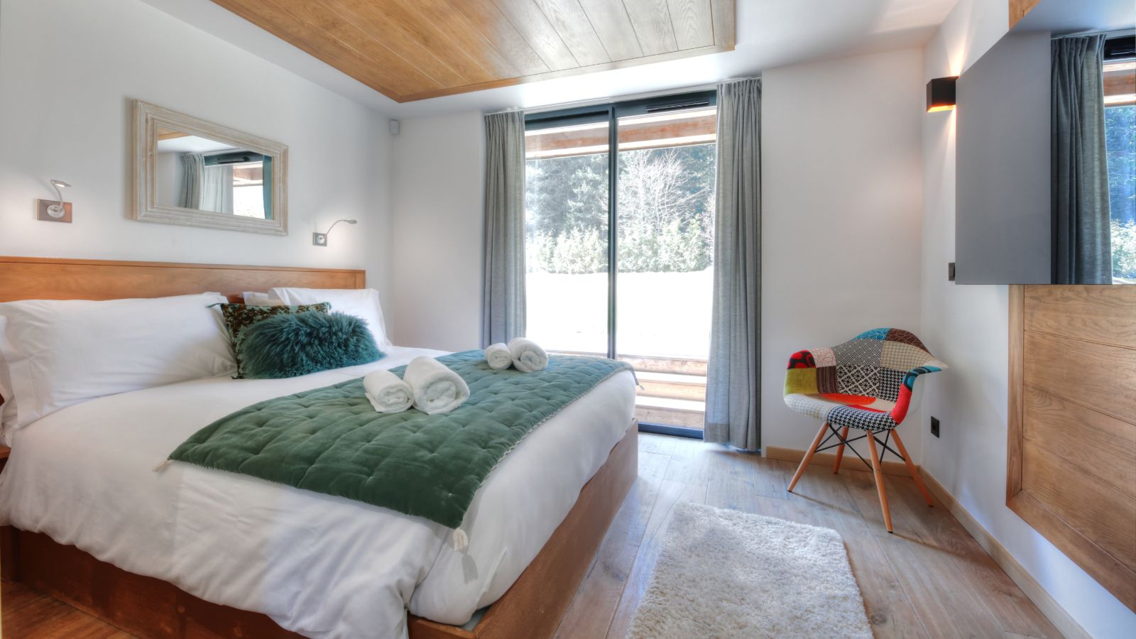 Luxury-ski-chalet-Chamonix-Chalet-Elevation-Oxford-Ski-Bedroom (4).jpg