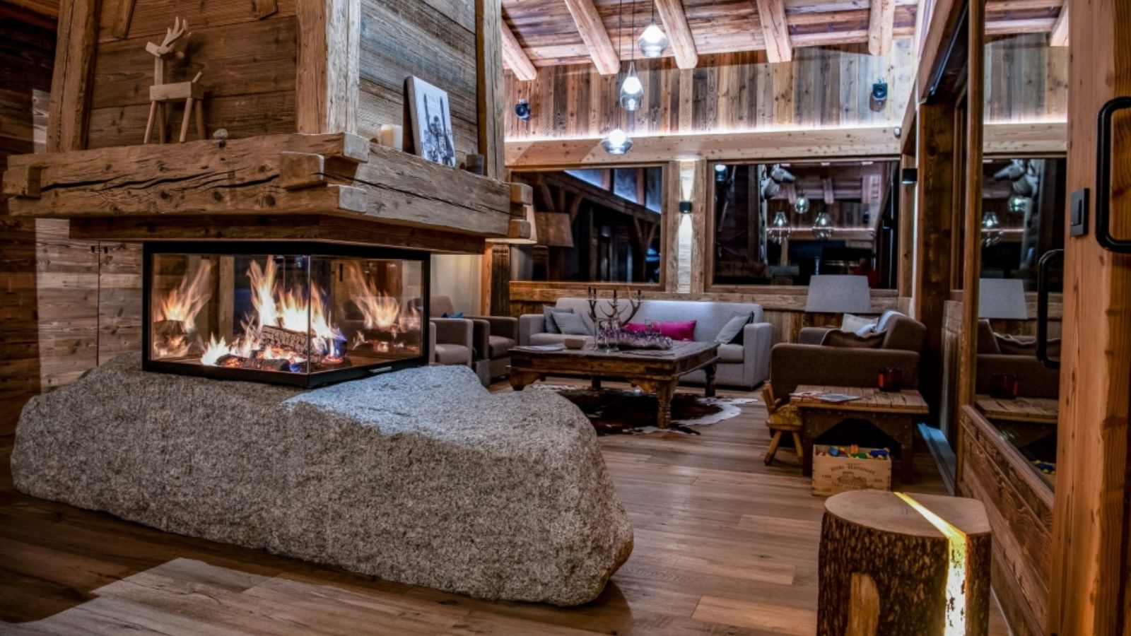 Luxury-ski-chalet-Chamonix-Chalet-des-Cristaux-Oxford-Ski-Lounge-2.jpg