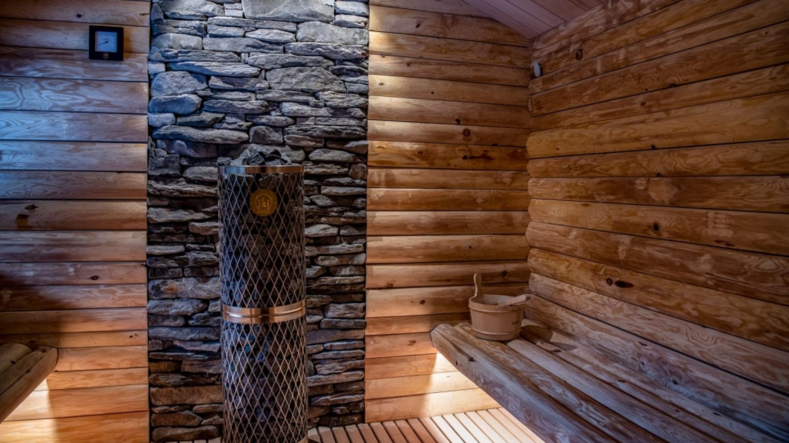 Luxury-ski-chalet-Chamonix-Chalet-des-Cristaux-Oxford-Ski-Sauna.jpg