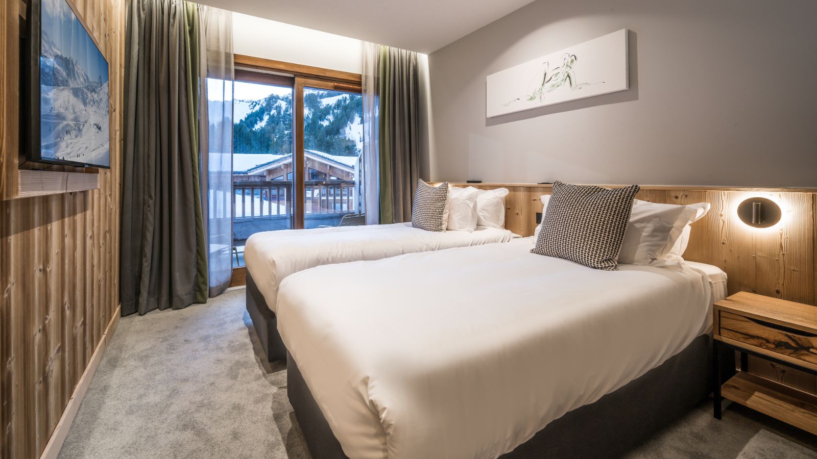 Luxury-ski-chalet- Les-Arcs-Bear-Lodge-Oxford-Ski-Bedroom1.jpg