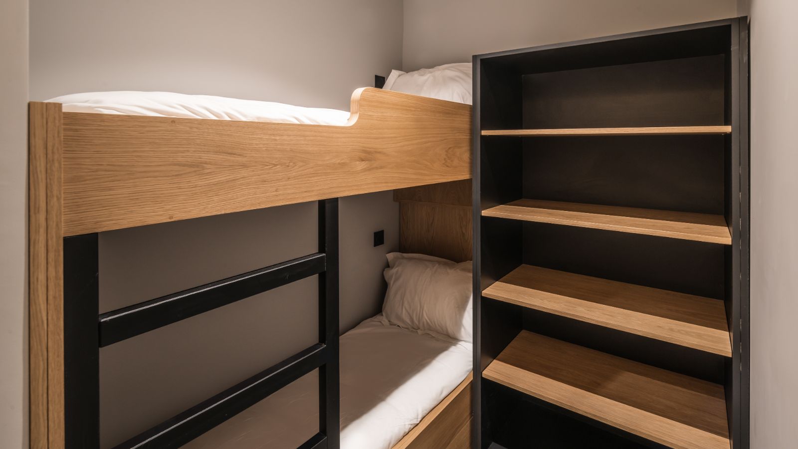 Luxury-ski-chalet- Les-Arcs-Bear-Lodge-Oxford-Ski-Bunkroom.jpg