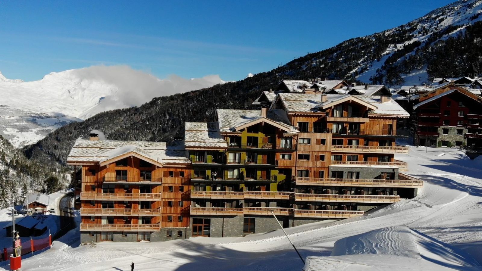 Luxury-ski-chalet- Les-Arcs-Bear-Lodge-Oxford-Ski-Exterior2.jpg