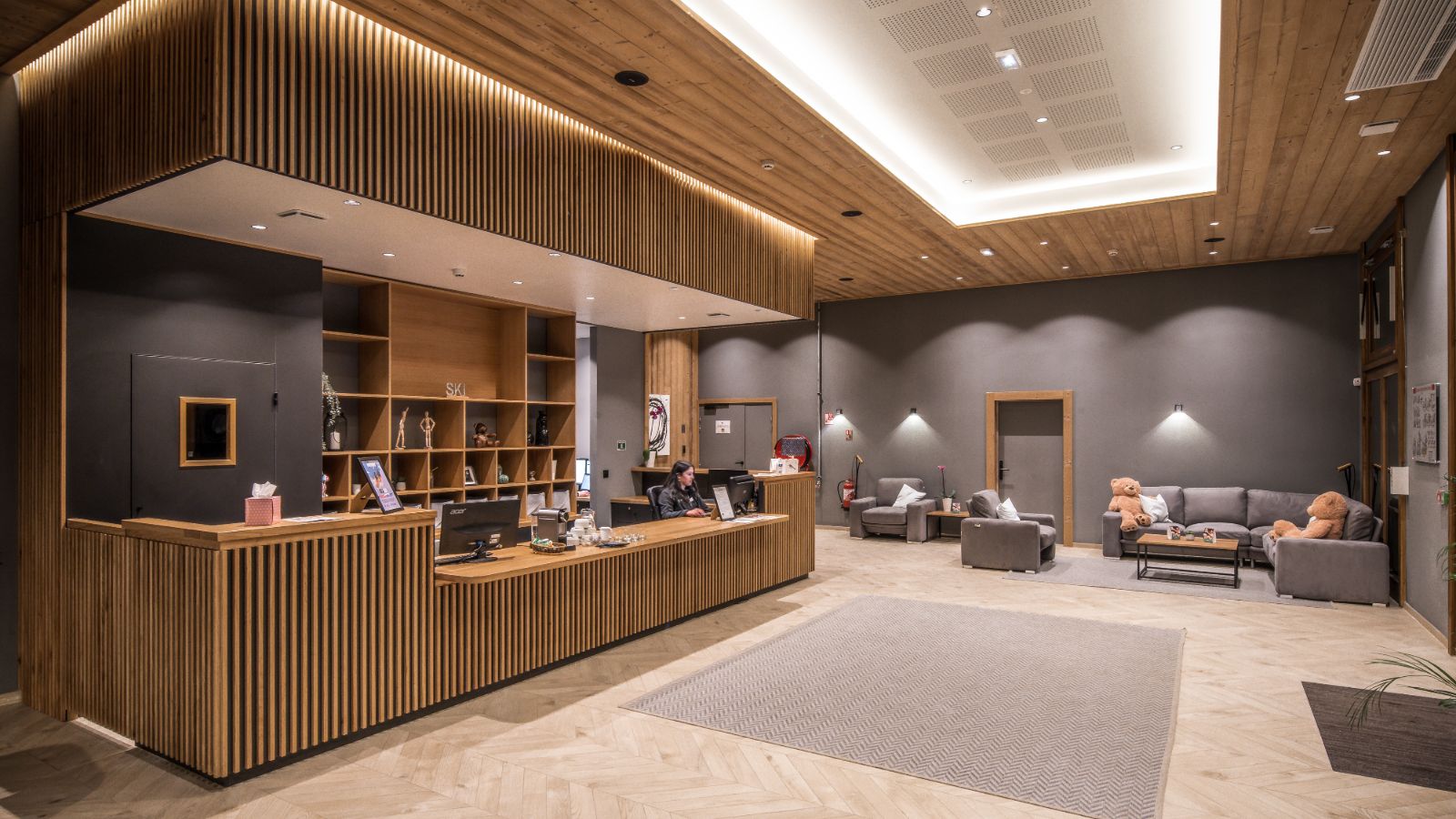 Luxury-ski-chalet- Les-Arcs-Bear-Lodge-Oxford-Ski-Reception.jpg