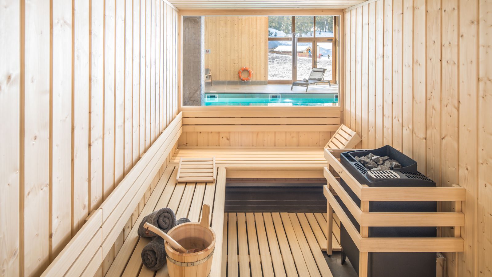 Luxury-ski-chalet- Les-Arcs-Bear-Lodge-Oxford-Ski-Sauna.jpg
