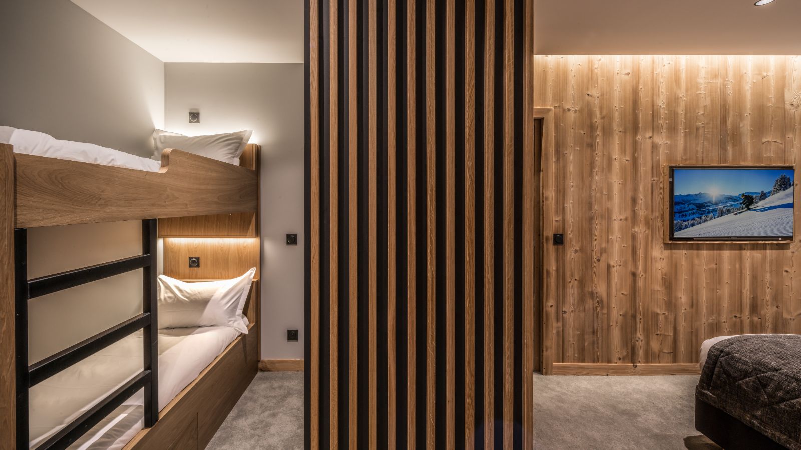 Luxury-ski-chalet-Les-Arcs-Suite-koda-Oxford-Ski-Bedroom (4).jpg