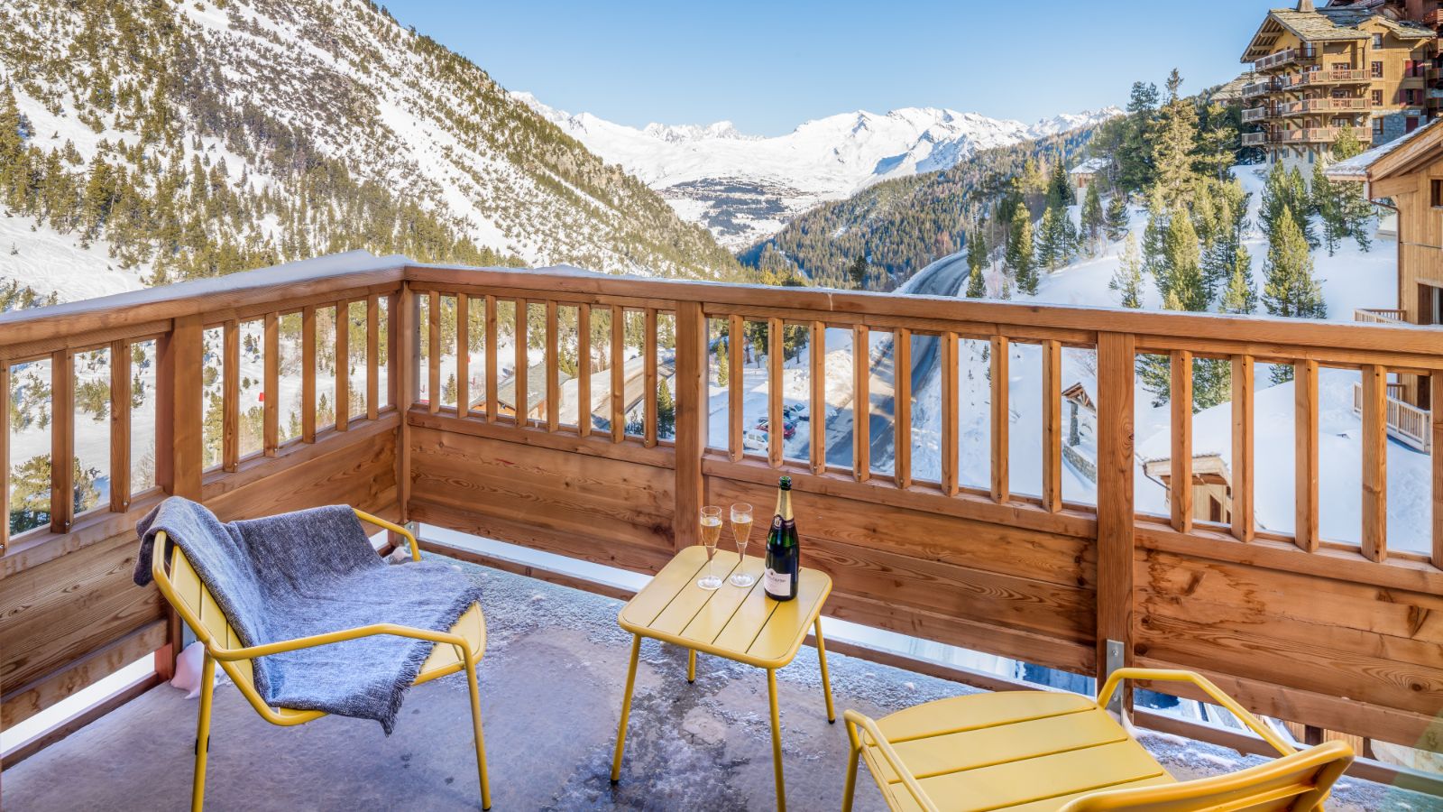 Luxury-ski-chalet-Les-Arcs-Suite-koda-Oxford-Ski-Balcony.jpg