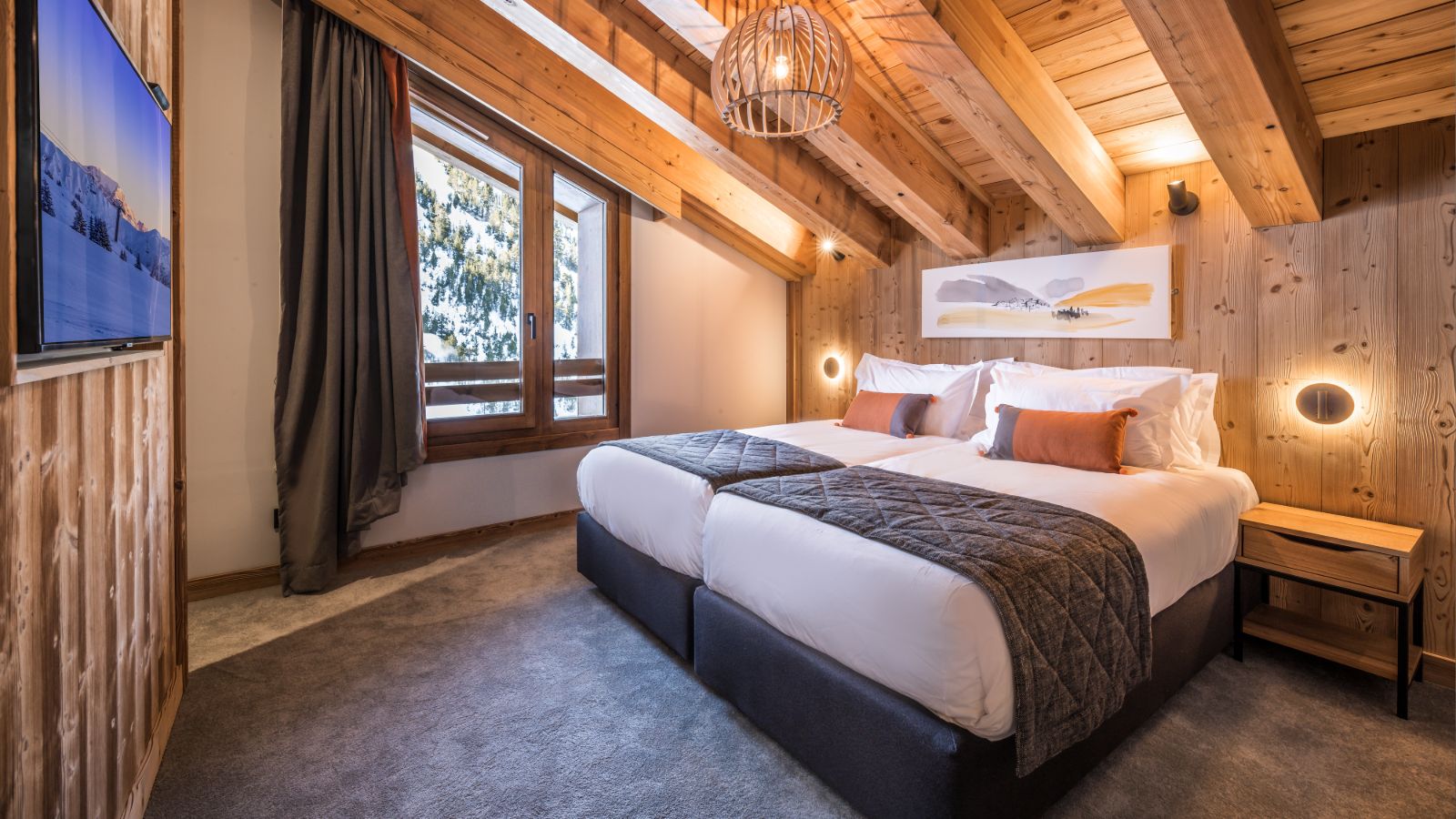 Luxury-ski-chalet-Les-Arcs-Suite Grizzly-Oxford-Ski-Bedroom (3).jpg