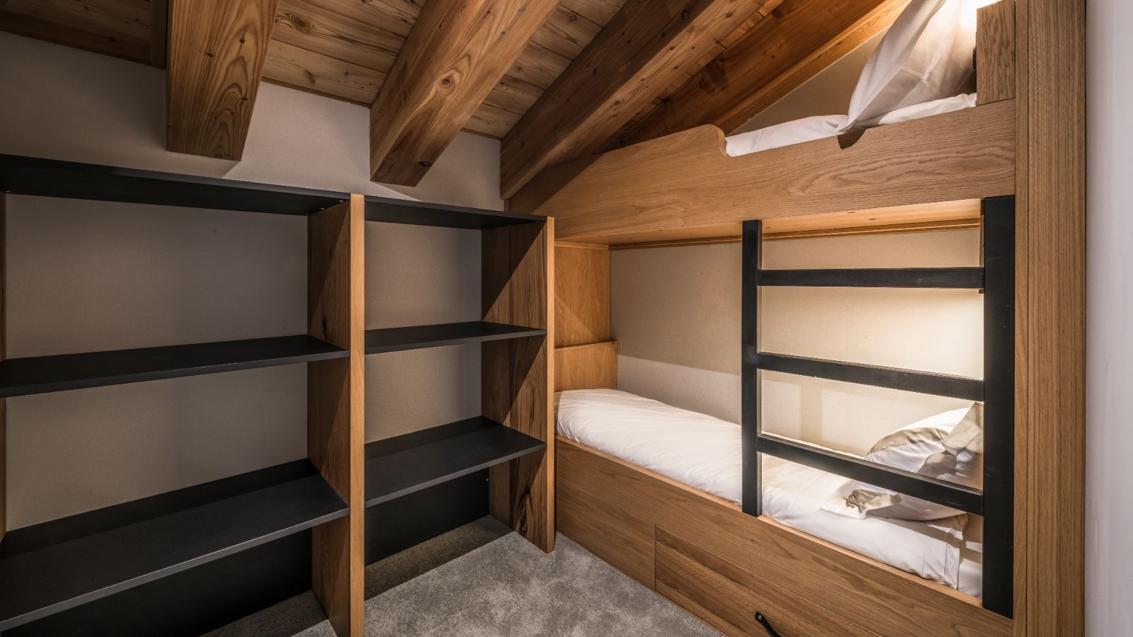 Luxury-ski-chalet-Les-Arcs-Suite Grizzly-Oxford-Ski-Bunkroom.jpg