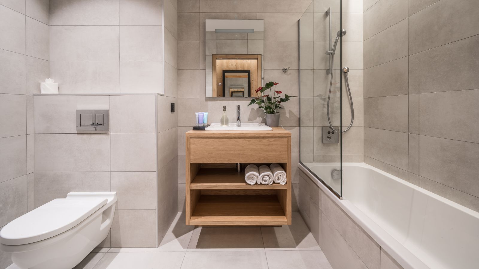 Luxury-ski-chalet-Les-Arcs-Suite Grizzly-Oxford-Ski-Bathroom.jpg