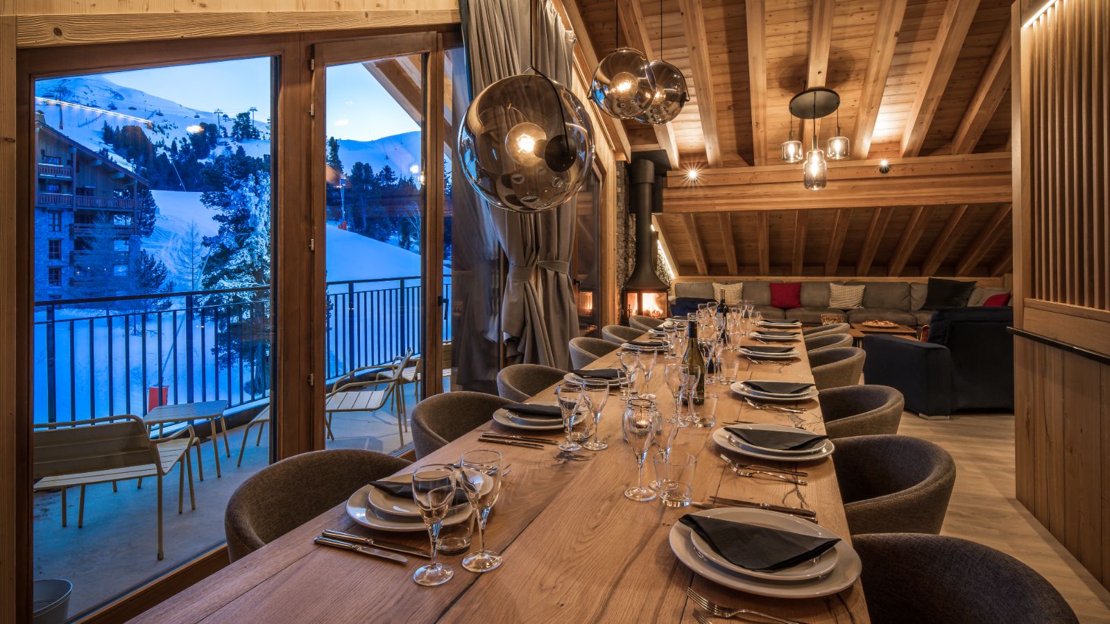 Luxursy-Ski-Chalet-Les-Arcs-Penthouse-Misha-Oxford-Ski-Dining (2).jpg
