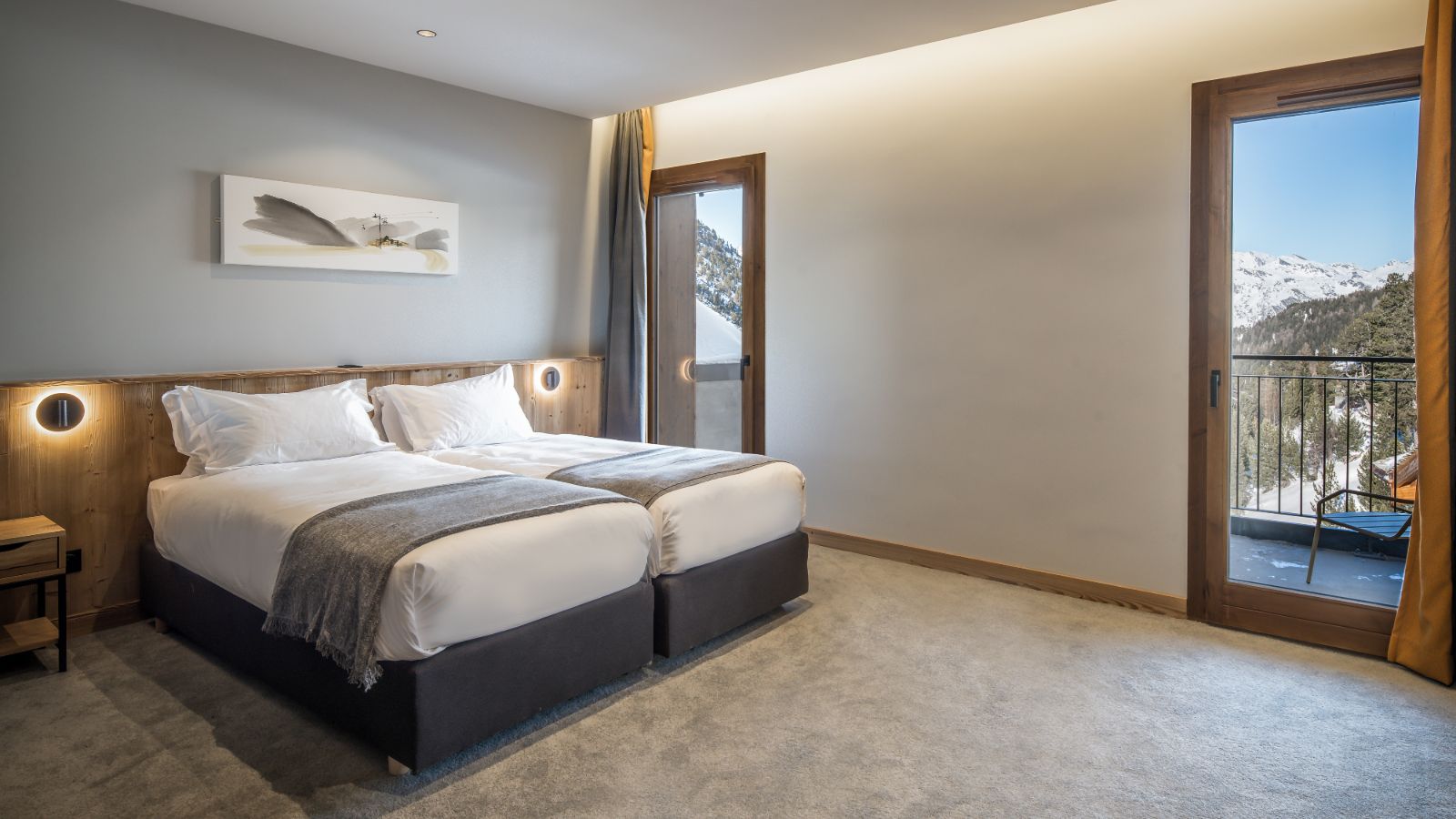 Luxury-Ski-Chalet-Les-Arcs-Penthouse-Umka-Oxford-Ski-Bedroom (2).jpg