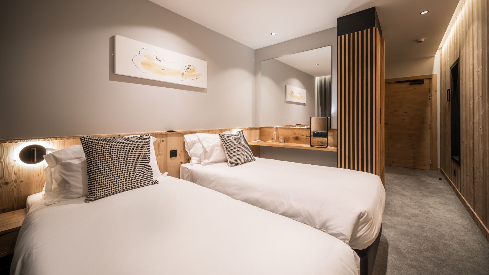 Luxury-ski-chalet-Les-Arcs-Suite-Oso-Oxford-Ski-Bedroom (1).jpg