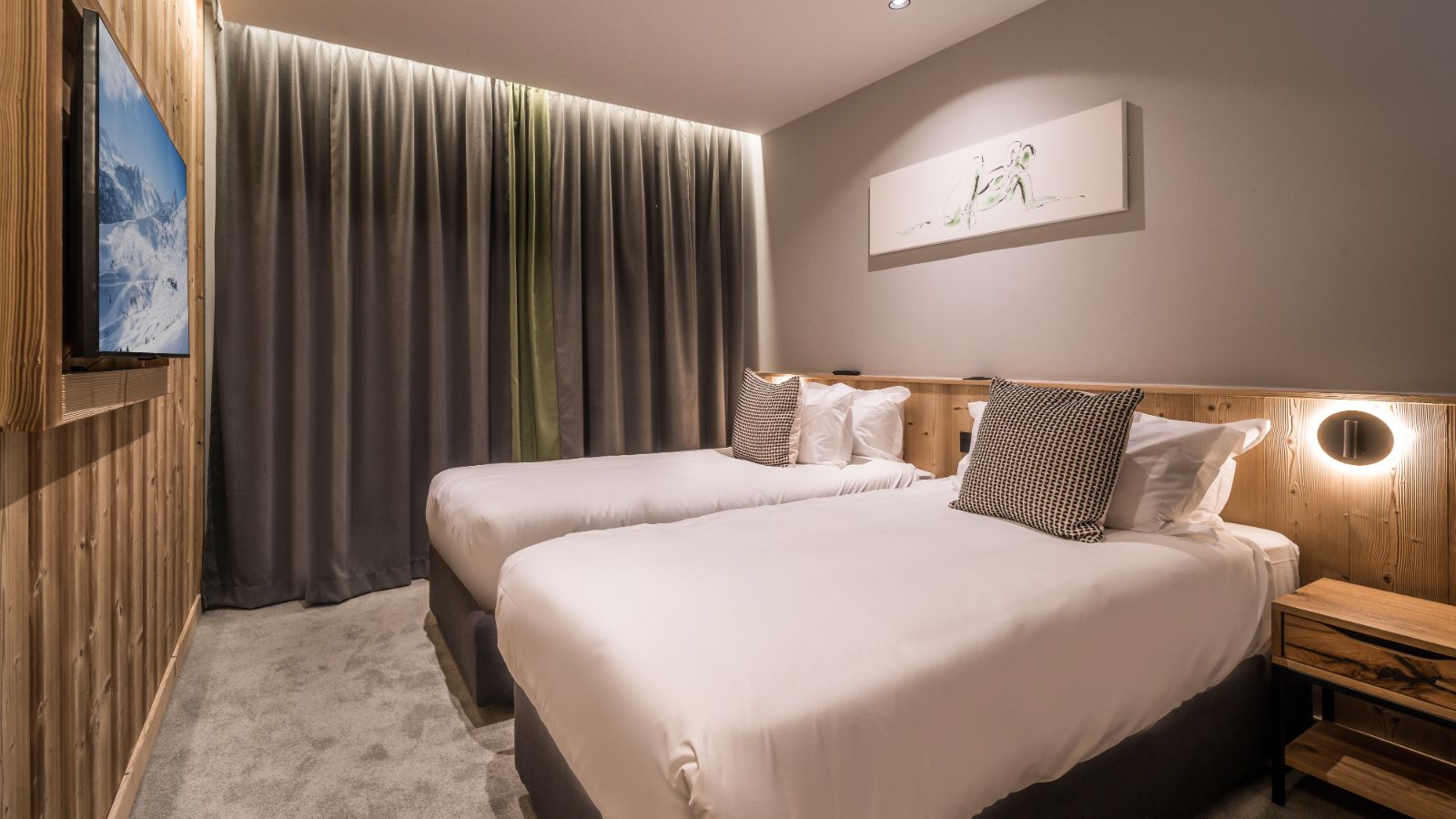 Luxury-ski-chalet-Les-Arcs-Suite-Oso-Oxford-Ski-Bedroom (2).jpg