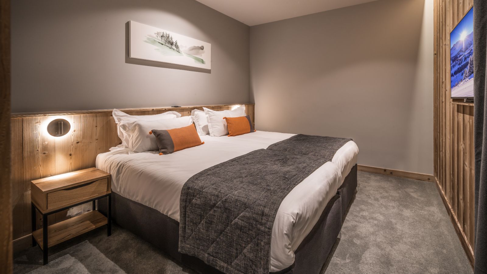 Luxury-Ski-Chalet-Les-Arcs-Suite-Yogi-Oxford-Ski-Bedroom (3).jpg