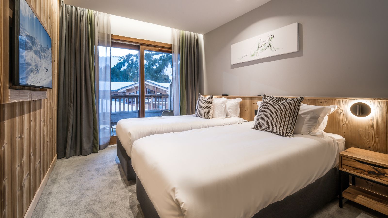 Luxury-Ski-Chalet-Les-Arcs-Suite-Yogi-Oxford-Ski-Bedroom (1).jpg