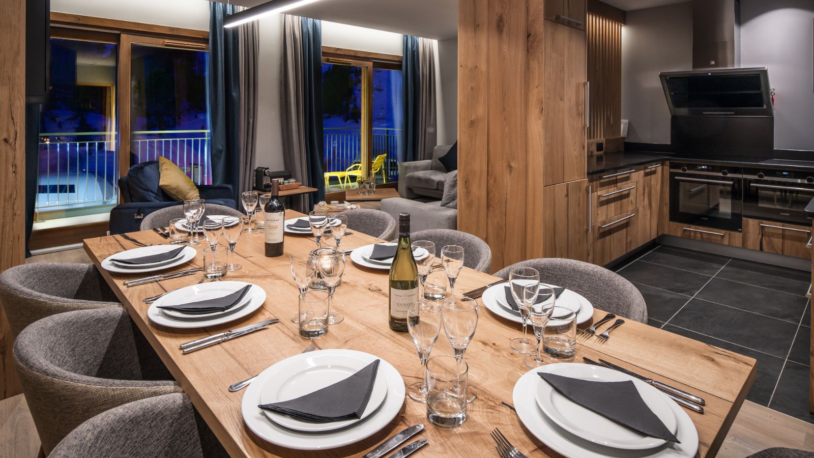 Luxury-Ski-Chalet-Les-Arcs-Suite-Zozi-Oxford-Ski-Dining.jpg