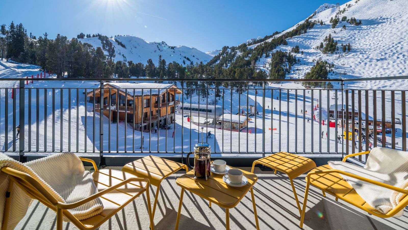 Luxury-Ski-Chalet-Les-Arcs-Suite-Zozi-Oxford-Ski-Balcony.jpg