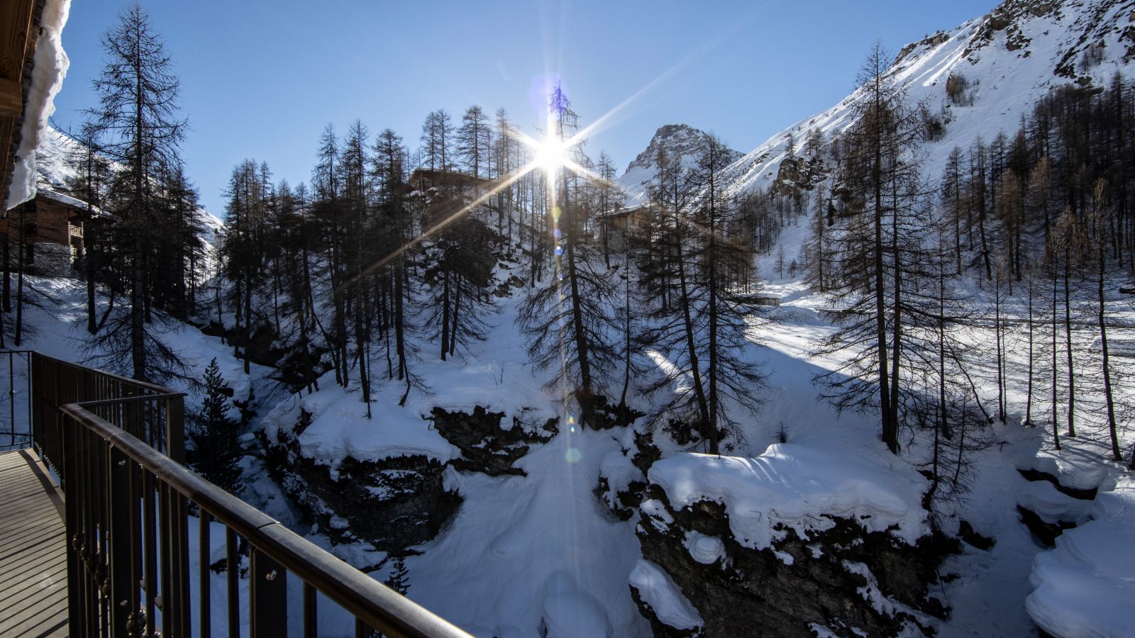 Luxury-ski-chalet-Val-D-Isere-Bellevarde-no7-oxford-Ski-view.jpg