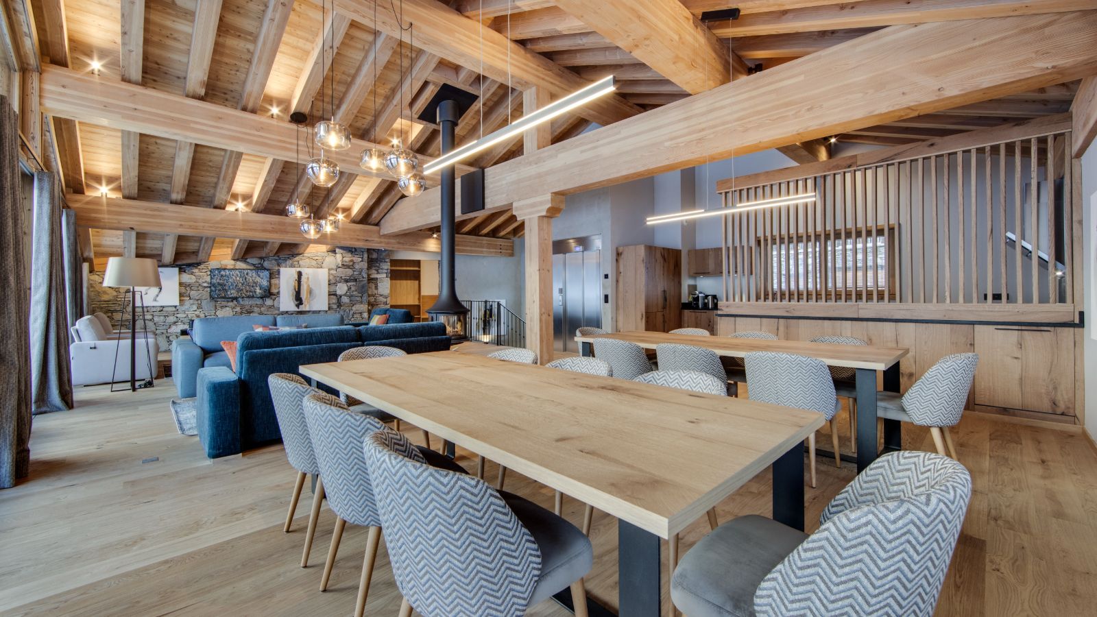 Luxury-ski-chalet-Val-D-Isere-Bellevarde-no7-oxford-Ski-dining.jpg