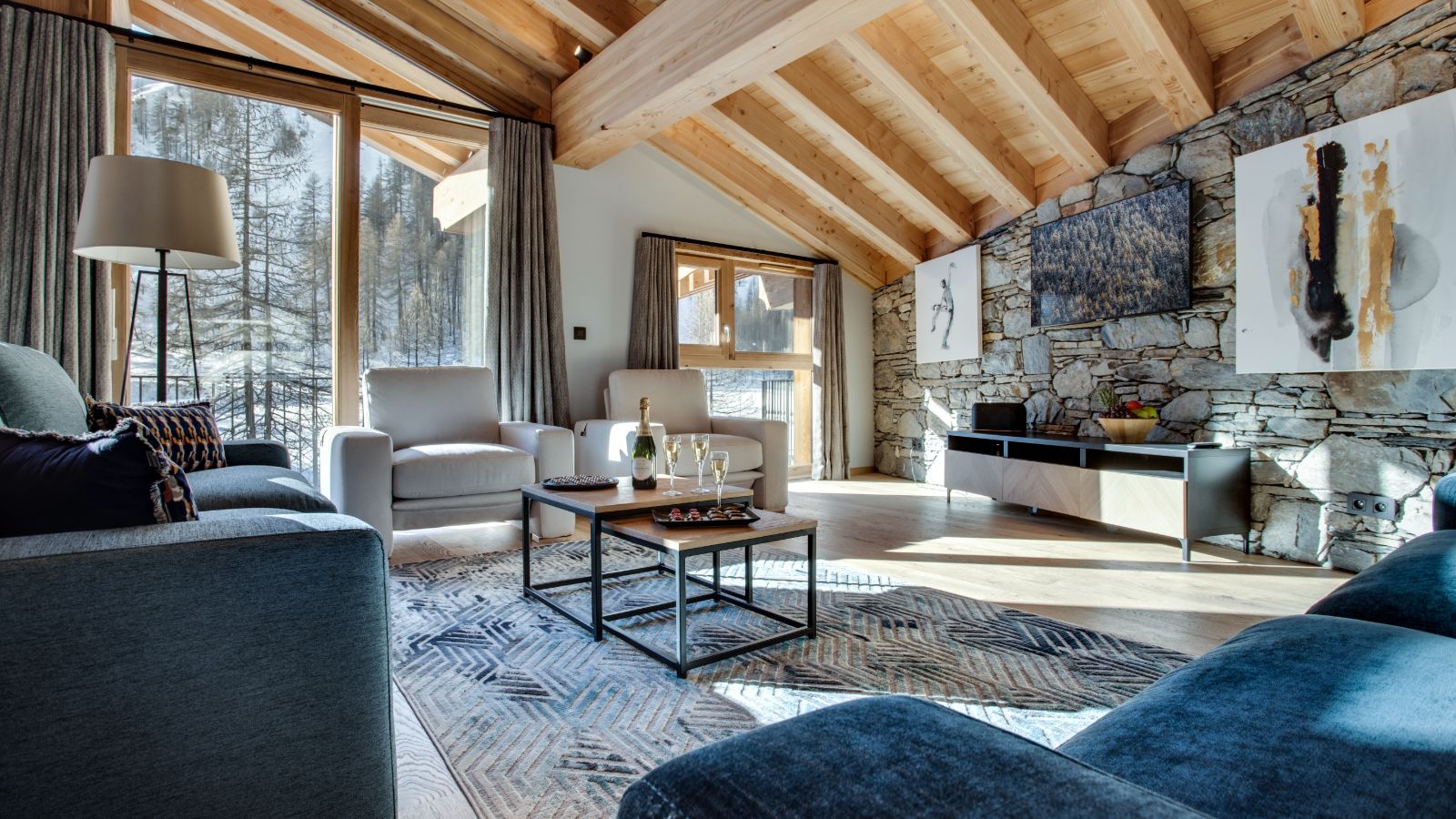 Luxury-ski-chalet-Val-D-Isere-Bellevarde-no7-oxford-Ski-lounge.jpg