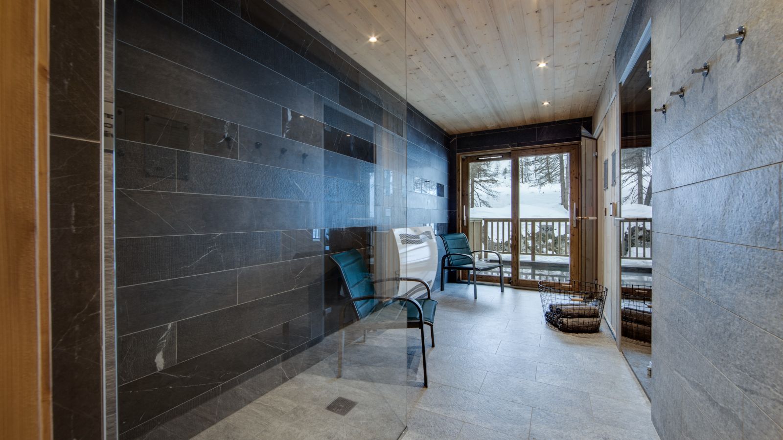 Luxury-ski-chalet-Val-D-Isere-Bellevarde-no7-oxford-Ski-spa.jpg