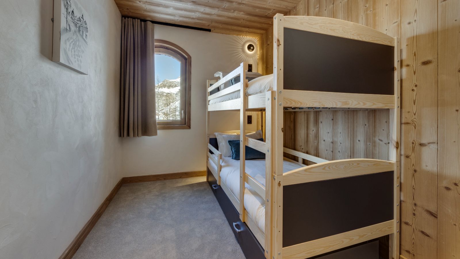 Luxury-Ski-Chalet-Val-D-Isere-Bellevarde-No8-Oxford-Ski-Bunkroom.jpg