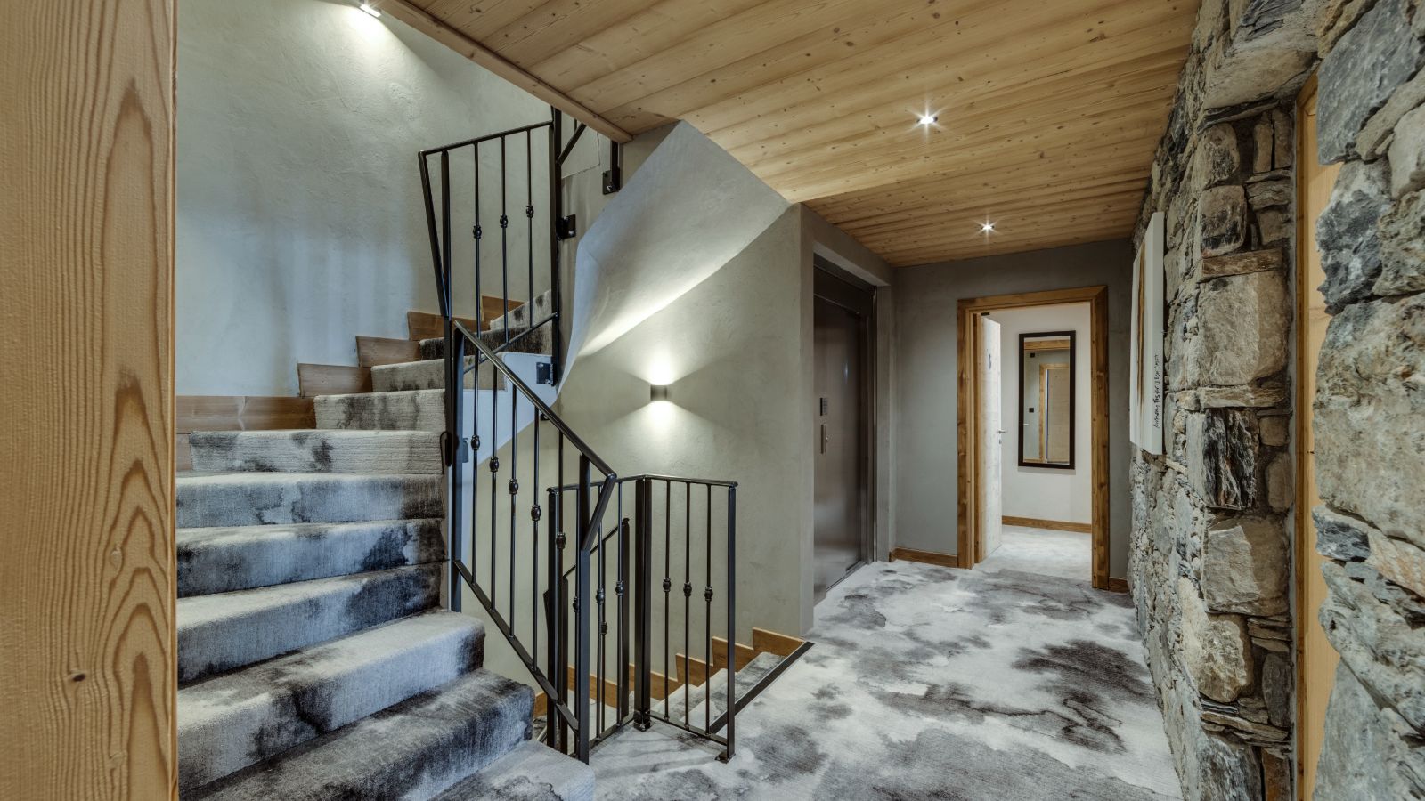Luxury-Ski-Chalet-Val-D-Isere-Bellevarde-No8-Oxford-Ski-Hall.jpg