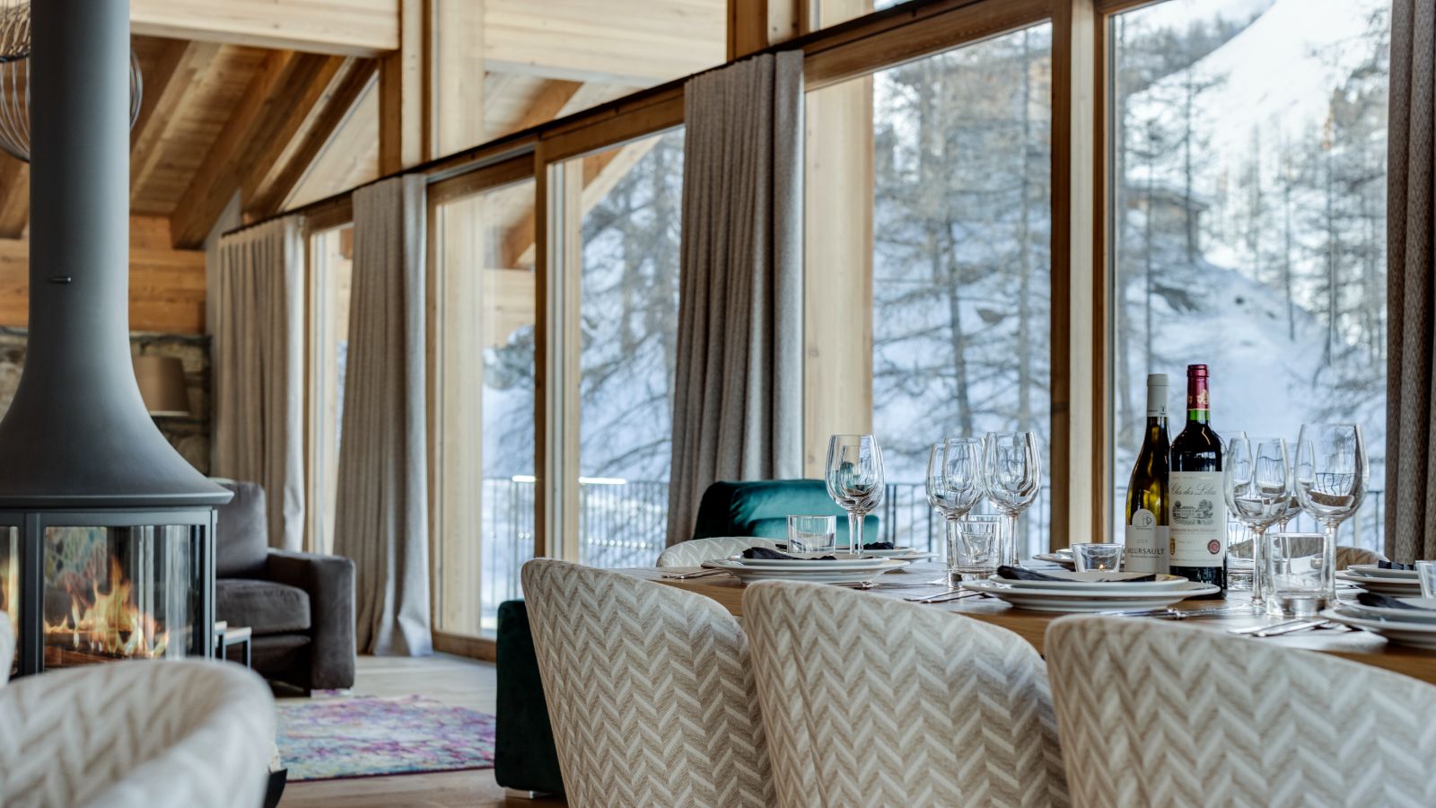 Luxury-Ski-Chalet-Val-D-Isere-Bellevarde-No8-Oxford-Ski-Lounge (2).jpg