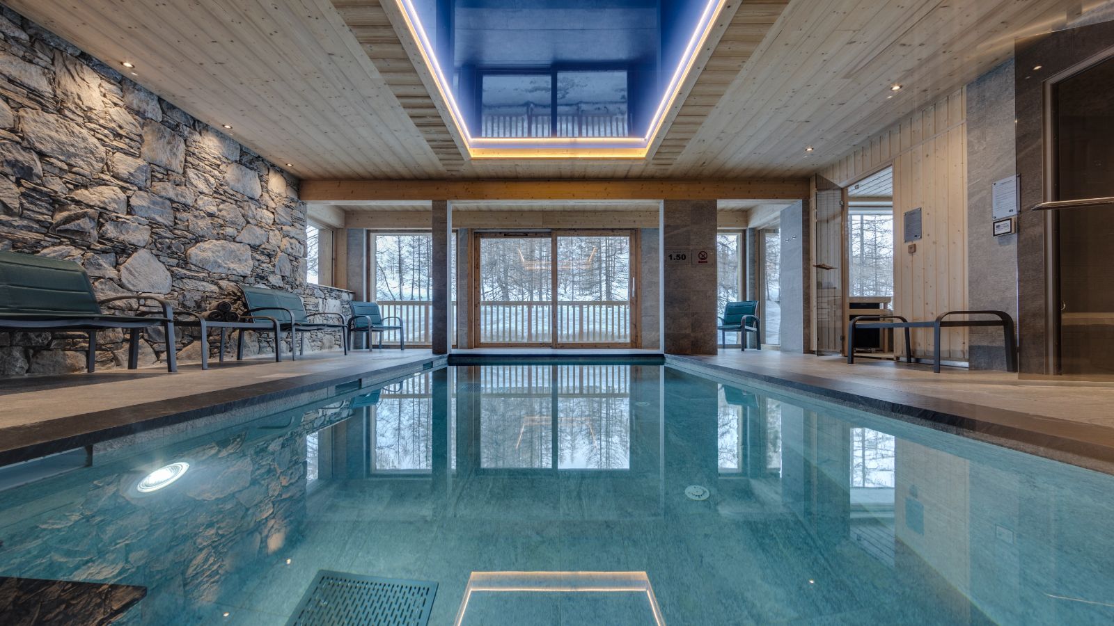 Luxury-Ski-Chalet-Val-D-Isere-Bellevarde-No8-Oxford-Ski-Swimming-Pool.jpg
