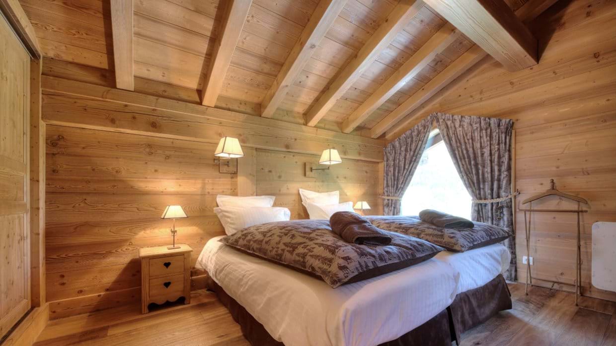 Luxury-Ski-Chalet-Chamonix-Chalet-Nidaya-Oxford-Ski-Bedroom (5).jpg