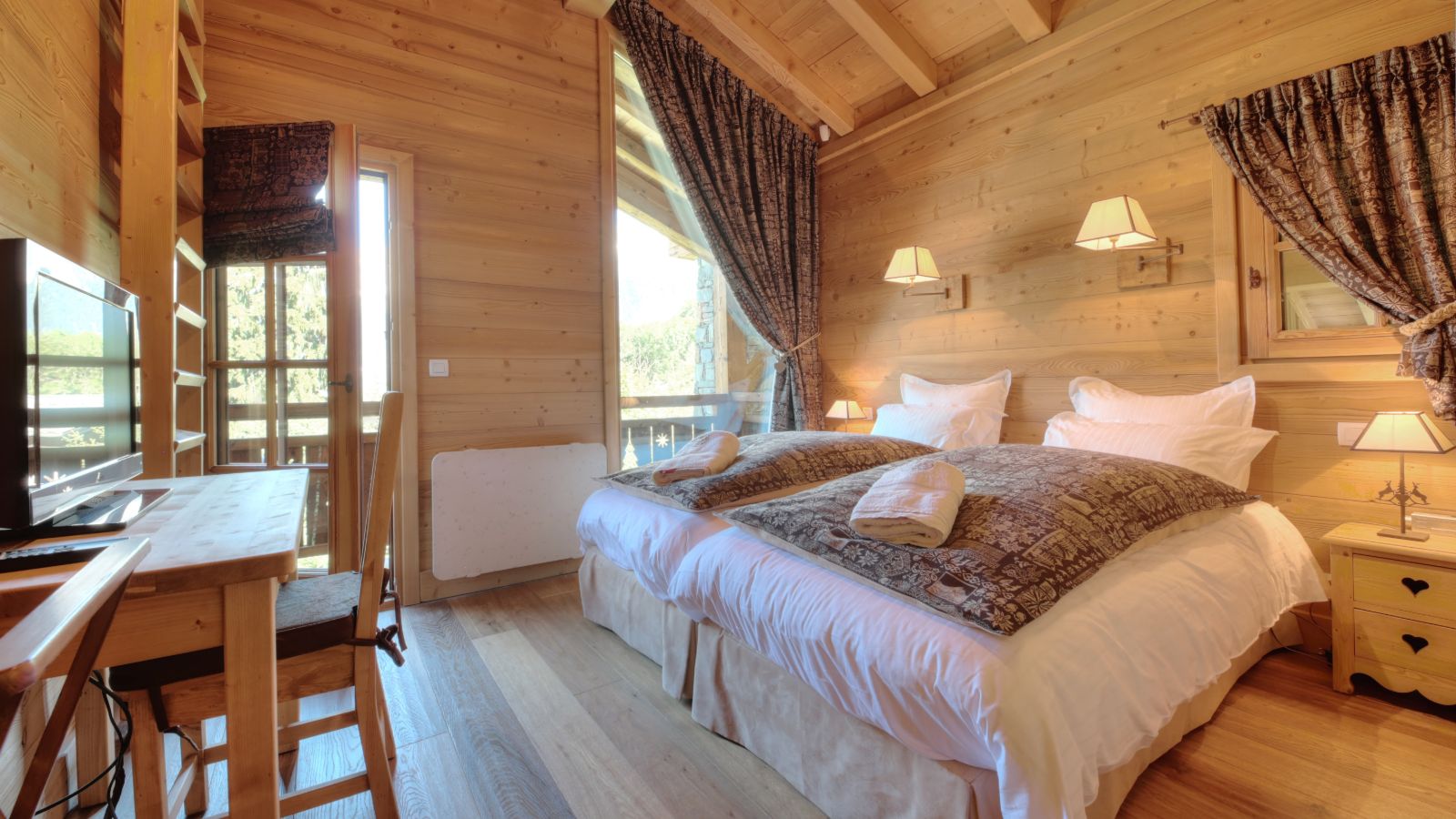 Luxury-Ski-Chalet-Chamonix-Chalet-Nidaya-Oxford-Ski-Bedroom.jpg