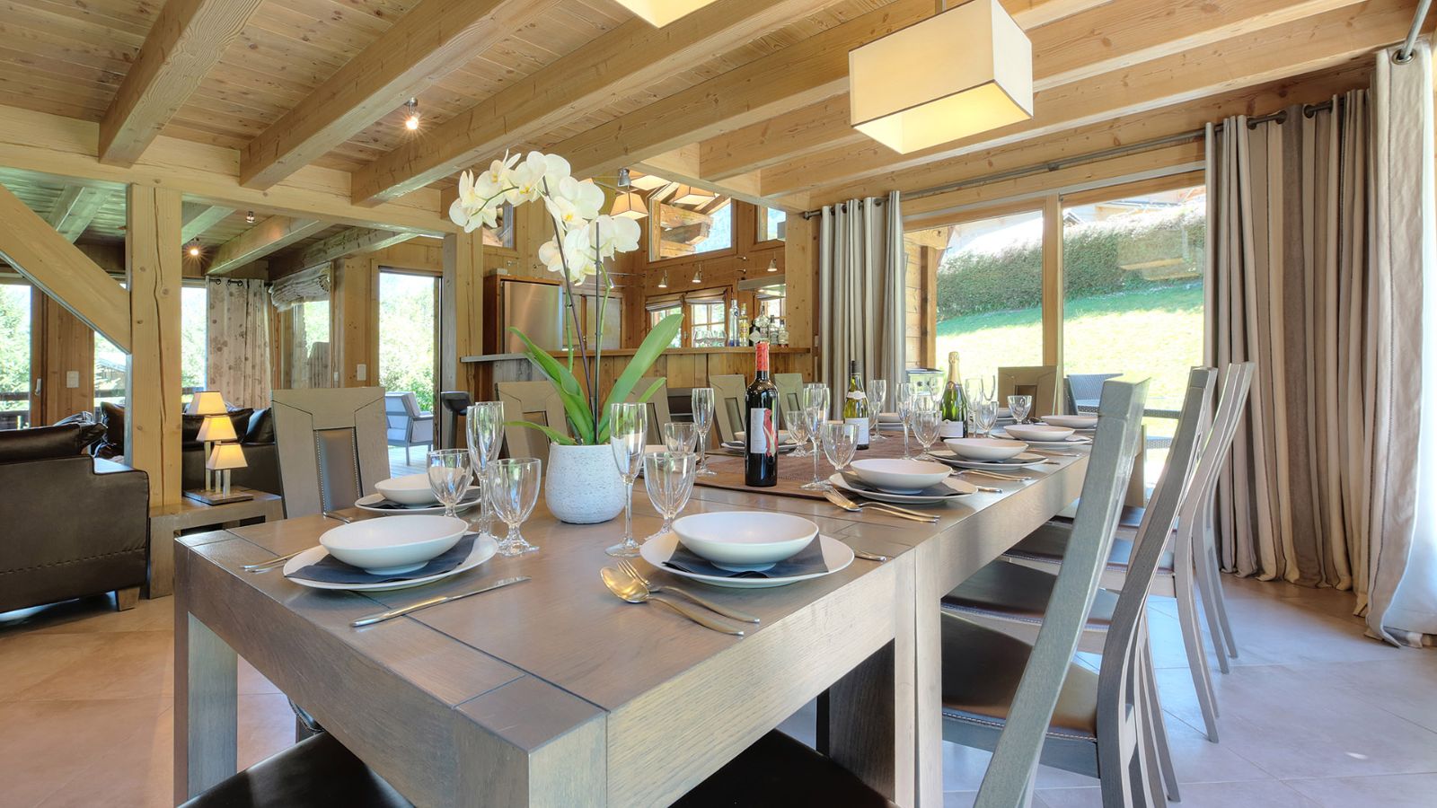 Luxury-Ski-Chalet-Chamonix-Chalet-Nidaya-Oxford-Ski-Dining.jpg