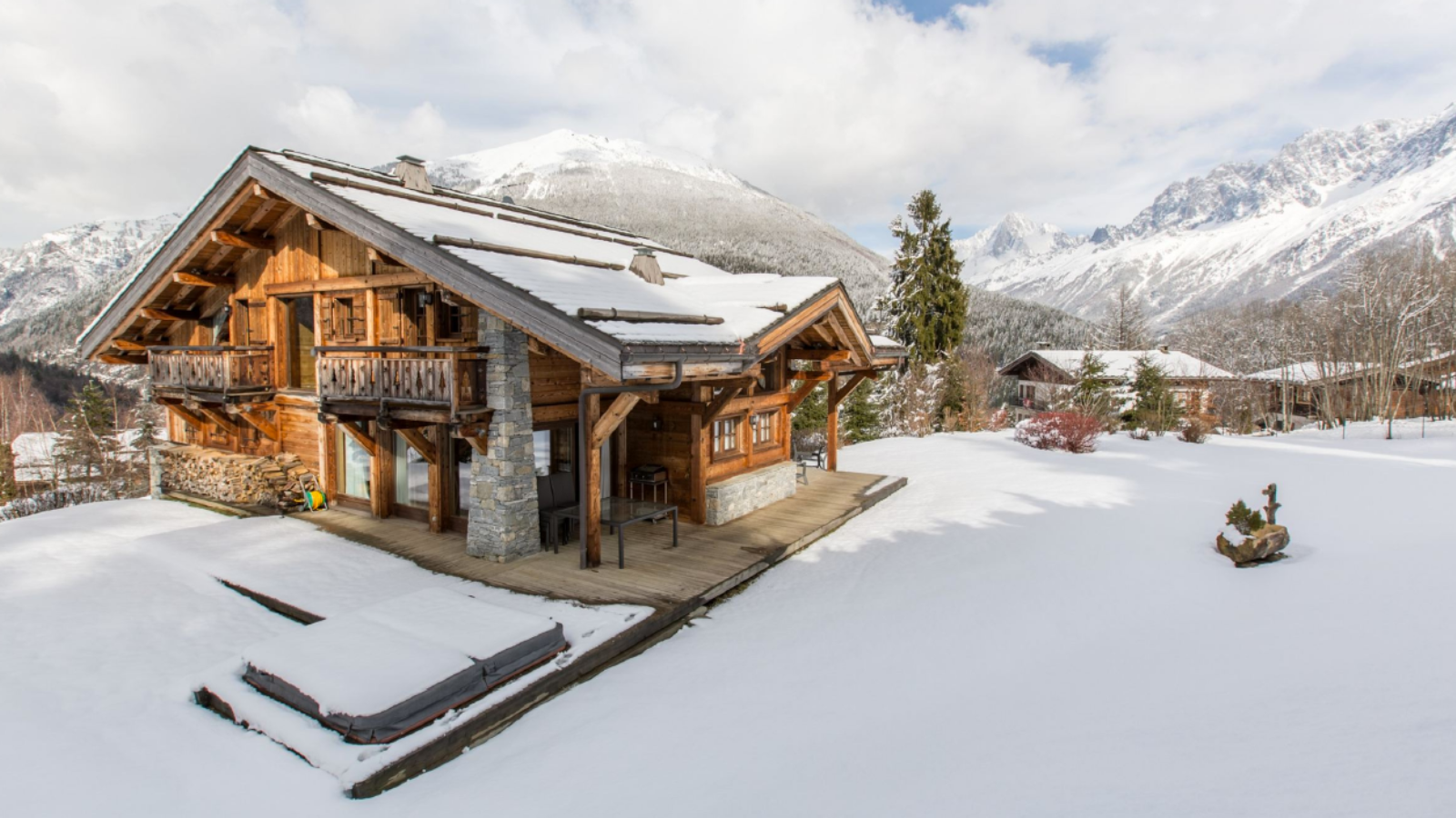 Luxury-Ski-Chalet-Chamonix-Chalet-Nidaya-Oxford-Ski-Exterior.png