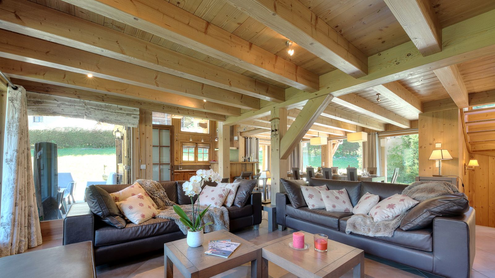 Luxury-Ski-Chalet-Chamonix-Chalet-Nidaya-Oxford-Ski-Lounge (3).jpg