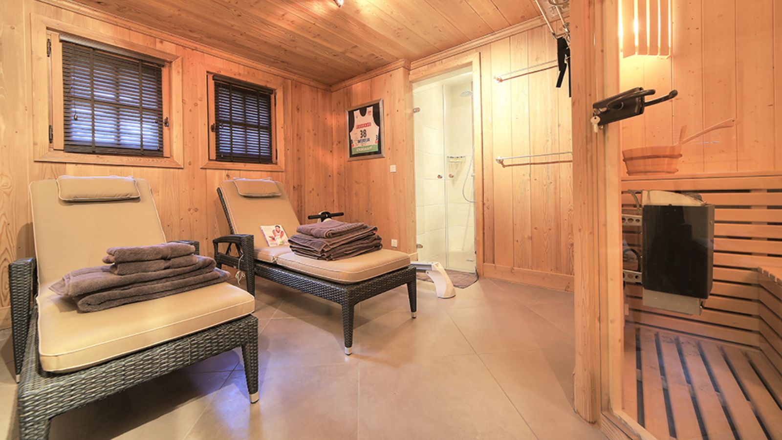 Luxury-Ski-Chalet-Chamonix-Chalet-Nidaya-Oxford-Ski-Spa-Area.jpg