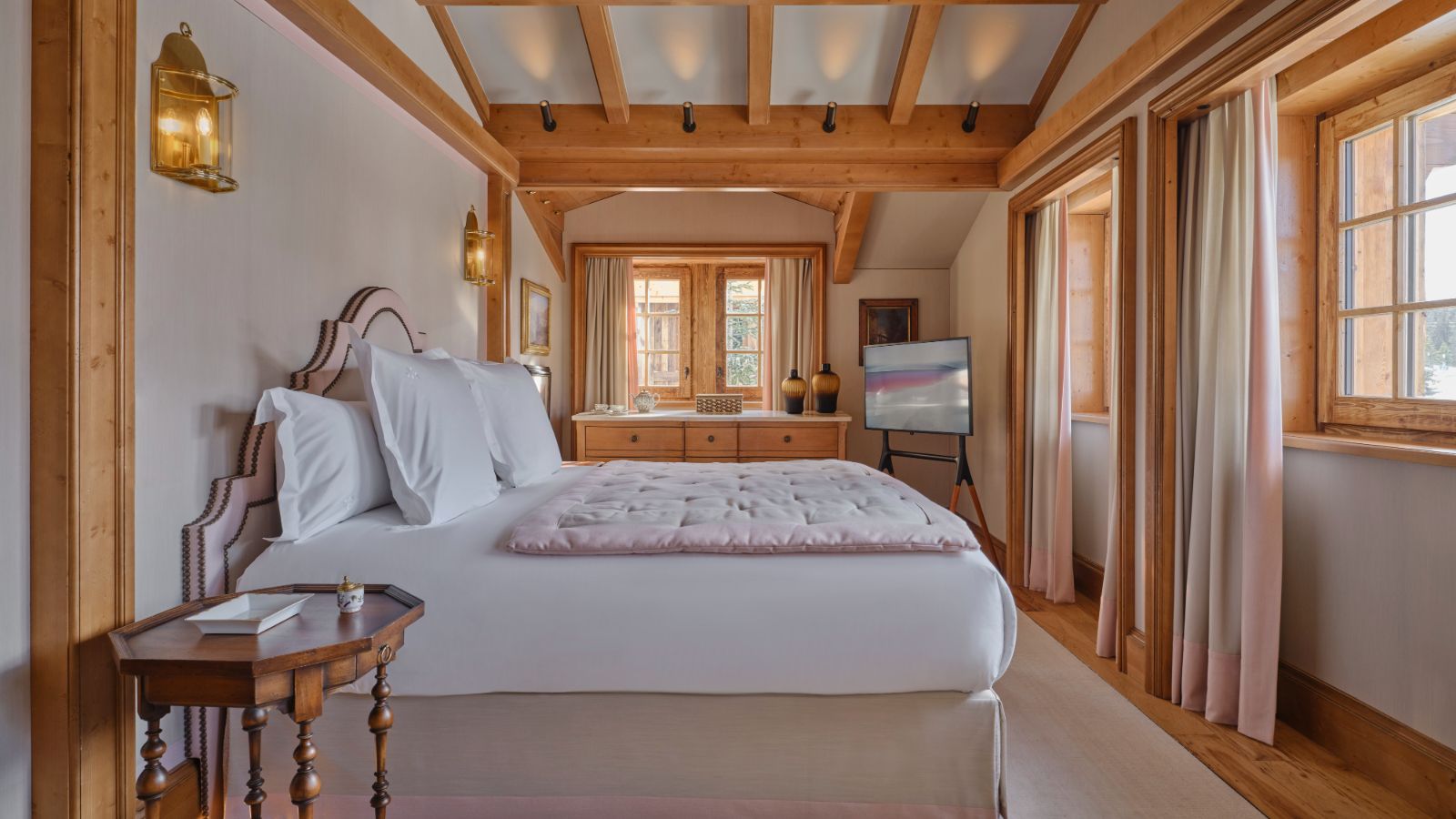 Luxury-ski-Chalet-Courchevel-1850-Chalet des Airelles-Chalet-1946-Oxford-Ski-Bedroom4.jpg