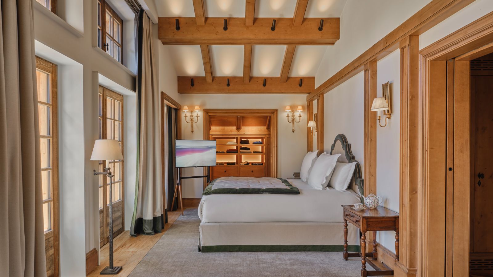 Luxury-ski-chalet-Courchevel-1850-Chalet-des-Airelles-Chalet-1992-Oxford-ski-Bedroom (1).jpg