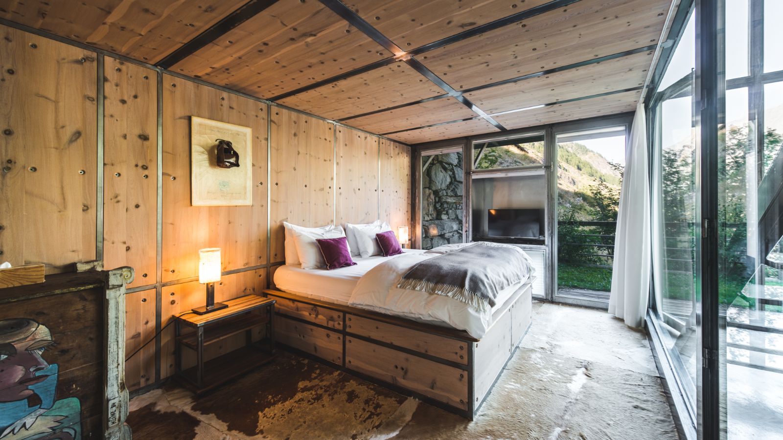 Luxury-Ski-Chalet-Zermatt-Heinz-Julen-Residence-Oxford-Ski-Bedroom (18).jpg