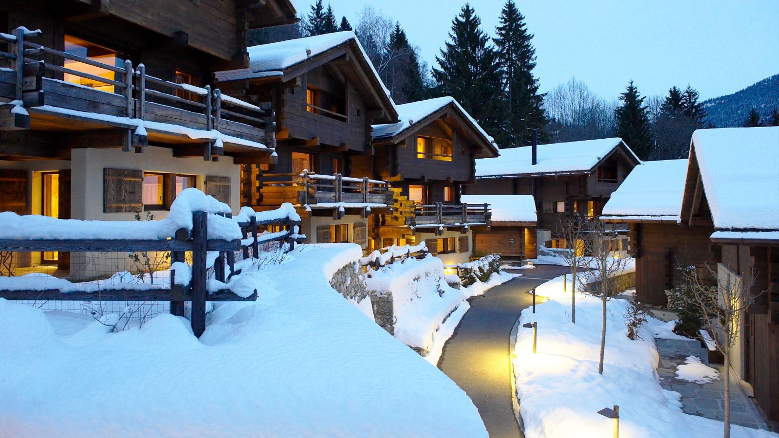 Luxury-Ski-Chalet-Les-Granges-d'en-Haut-Chamonix-Oxford-Ski-Exterior.jpg