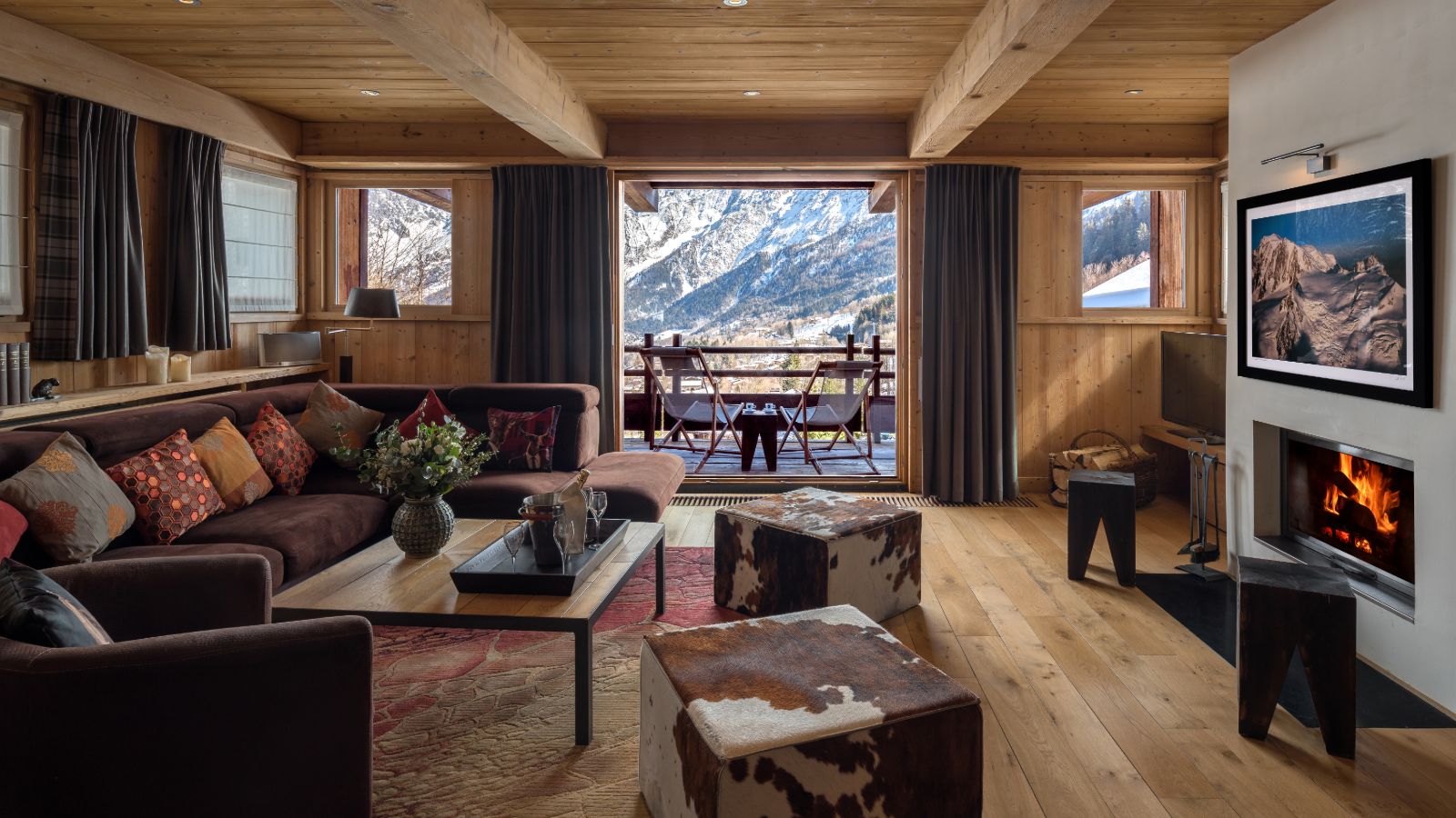 Luxury-Ski-Chalet-Les-Granges-d'en-Haut-Chamonix-Oxford-Ski-Lounge.jpg