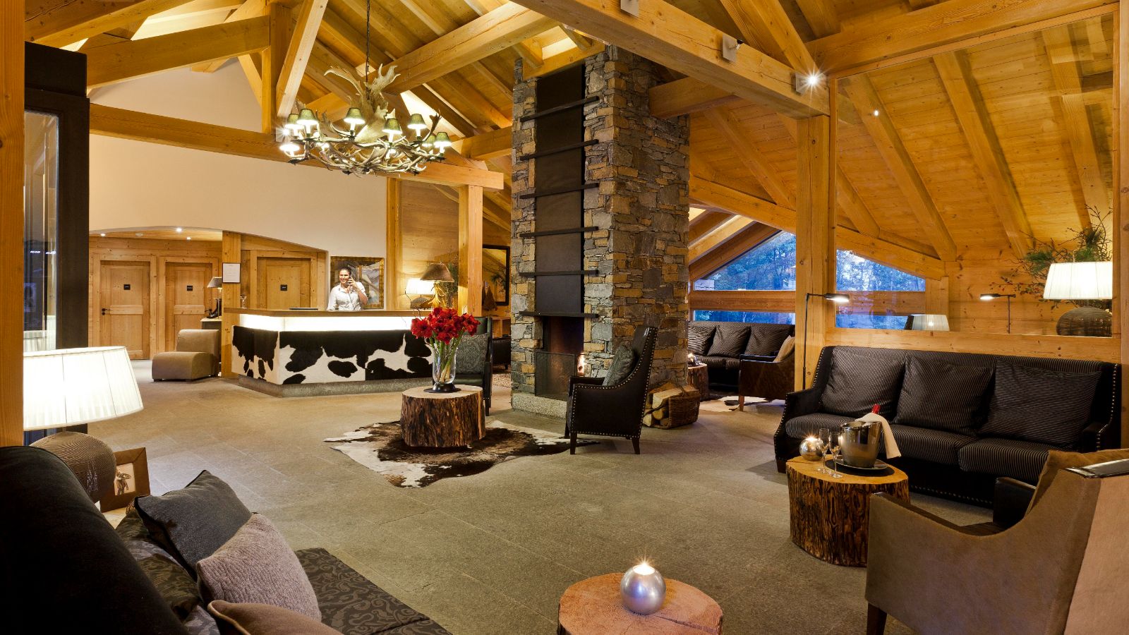 Luxury-Ski-Chalet-Les-Granges-d'en-Haut-Chamonix-Oxford-Ski-Reception.jpg