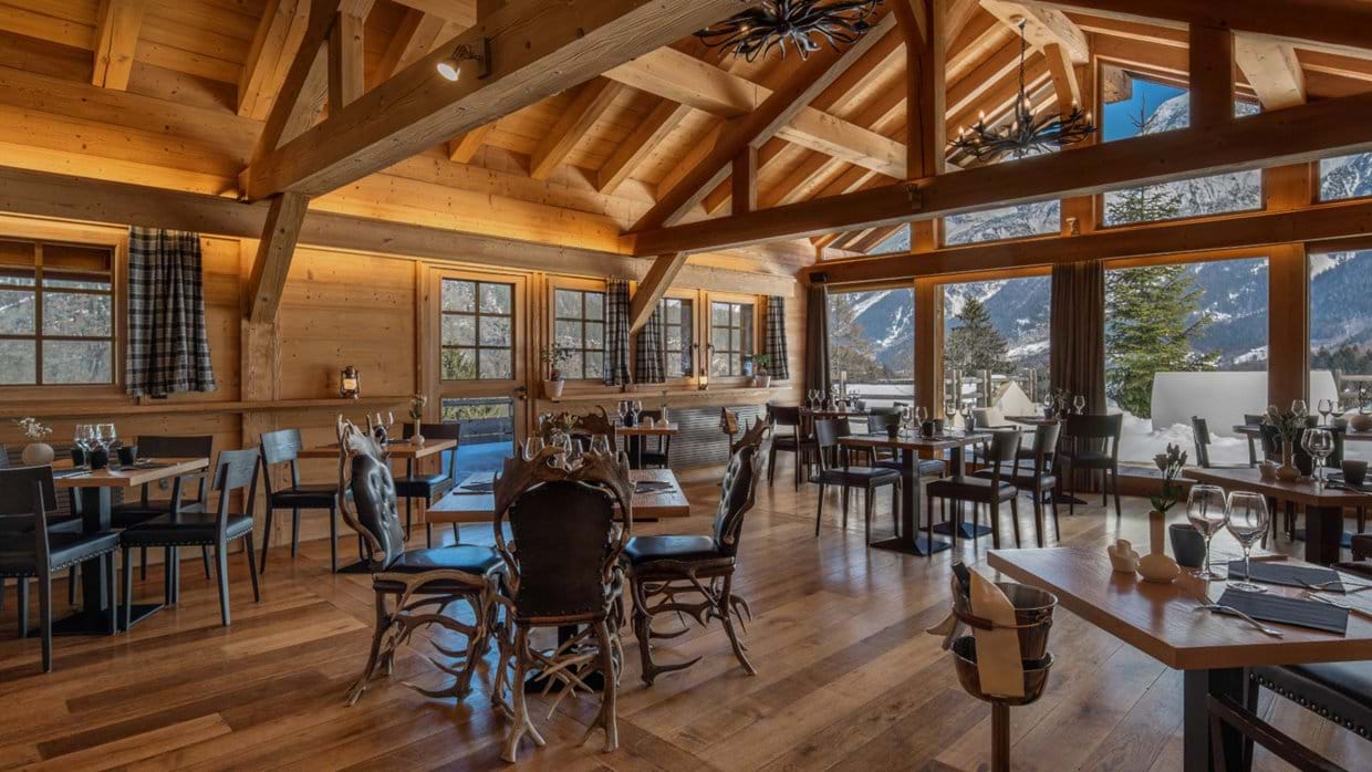 Luxury-Ski-Chalet-Les-Granges-d'en-Haut-Chamonix-Oxford-Ski-restaurant2.jpg