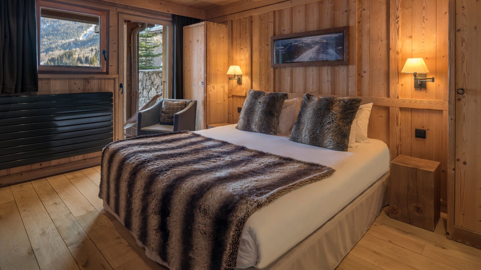 Luxury-Ski-Chalet-Les-Granges-d'en-Haut-Chamonix-Oxford-Ski-Bedroom 1.jpg