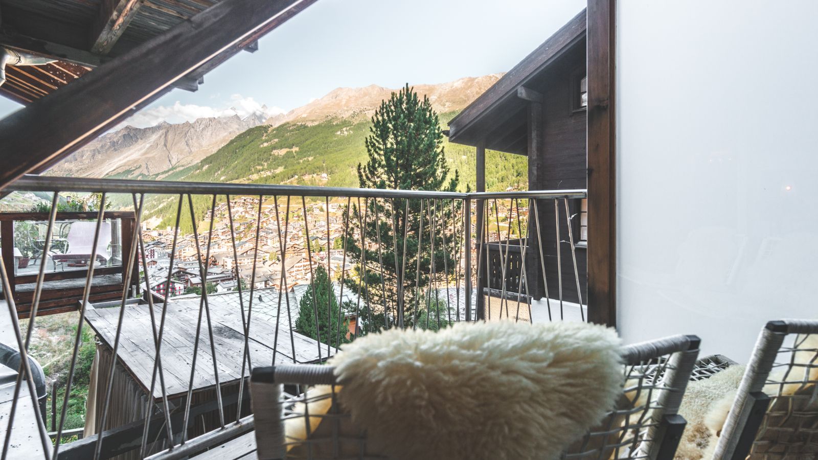 Luxury-Ski-Chalet-Zermatt-Heinz-Julen-Residence-Oxford-Ski-Balcony.jpg