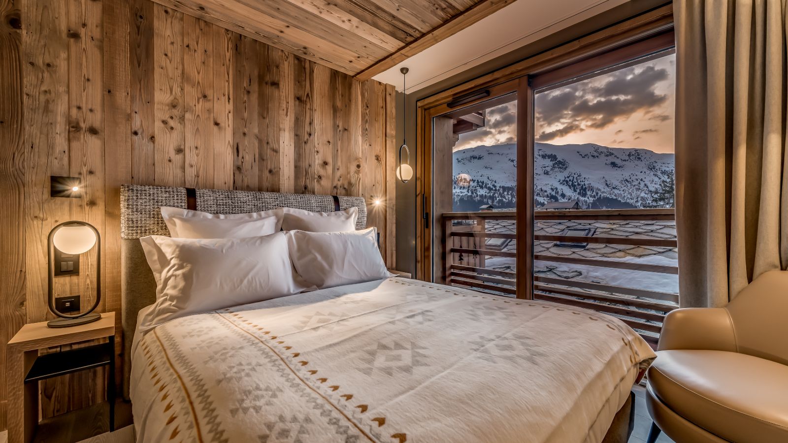 Luxury-Ski-Apartment-Meribel-Apartment-Jossane-Oxford-Ski-Bedroom2.jpg