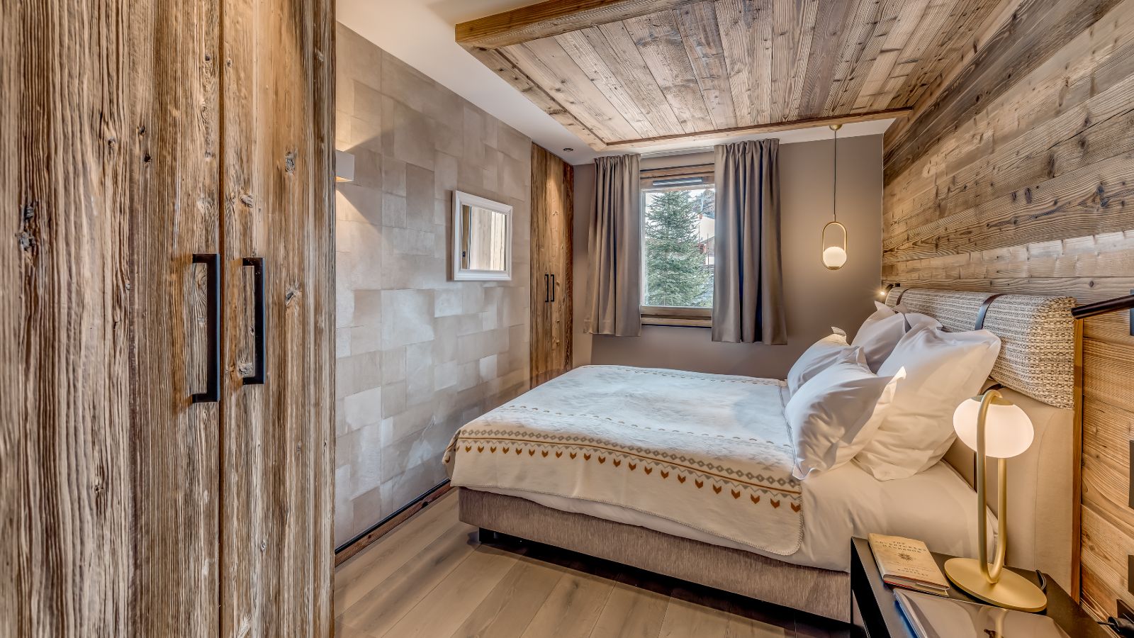 Luxury-Ski-Apartment-Meribel-Apartment-Jossane-Oxford-Ski-Bedroom3.jpg